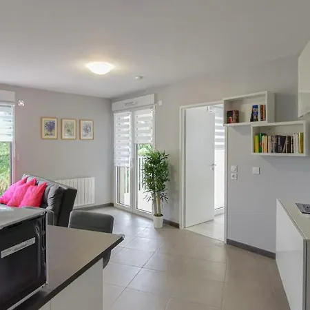 Charming Quiet Service Apartment *