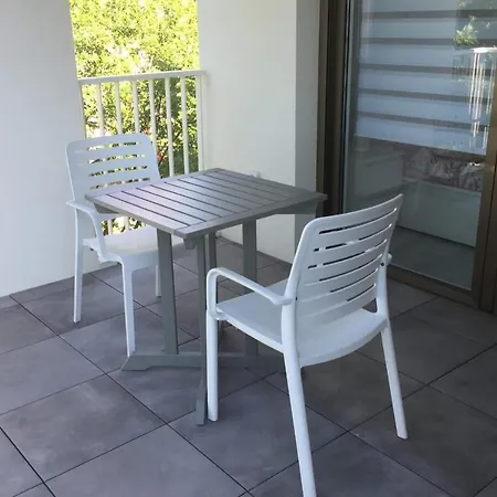 Charming Quiet Service Appartement